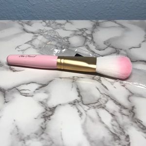 Too Faced Makeup - Too Faced Face Brush Too Faced Makeup - Too Faced Face Brush
